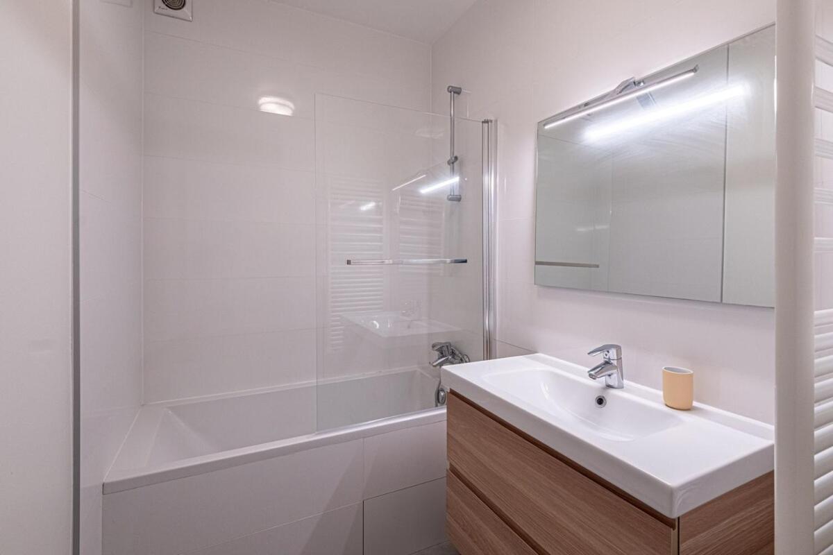 P4 Appart Parisien Proche Champs Elysees Apartment Paris