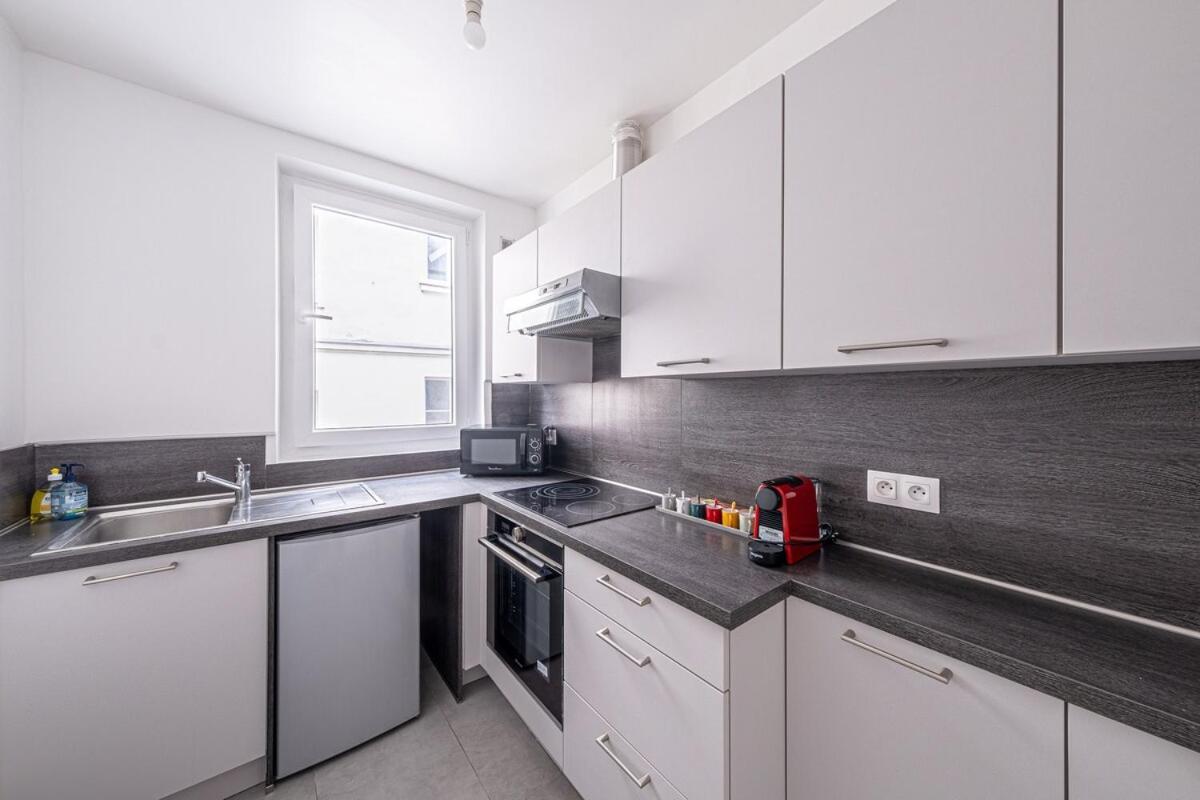 P4 Appart Parisien Proche Champs Elysees Apartment *